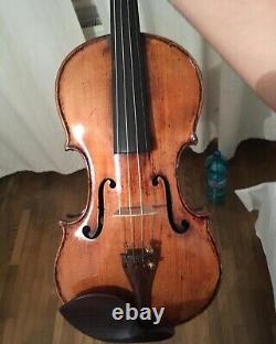 An old violin with solo sound