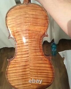 An old violin with solo sound