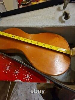 VIOLINDA Vintage 1/2 Size Violin& Case Sold As Is Dimension 20.5 X 12.3 X 8