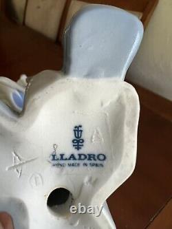 Vintage Lladro Clown With Violin Figurine (broken one finger)