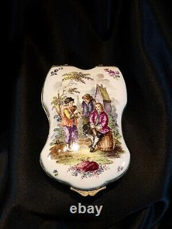 Boîte à tabac en porcelaine ancienne de Frankenthal, montée en argent doré en forme de violon, vers 1765.