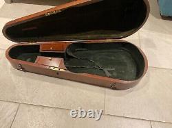 Étui de violon en bois avec accessoires en laiton