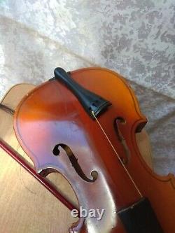 Instrument de musique rare, collectionnable, antique, soviétique de l'URSS, vintage, vieux archet de violon.