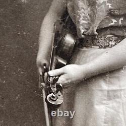 Photographie de carte de cabinet antique Femme Violon Instrument Lunettes Syracuse NY