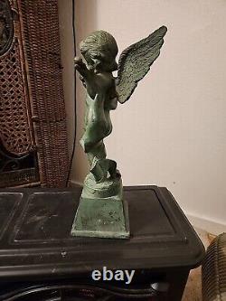 Sculpture en laiton massif de Cupidon, chérubin jouant du violon, art antique