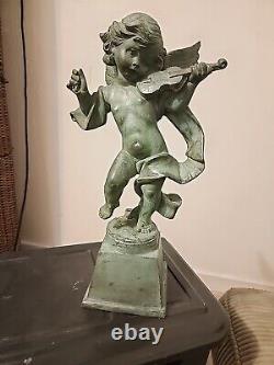 Sculpture en laiton massif de Cupidon jouant du violon, art antique