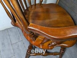 Traduisez ce titre en français : Chaise à bras coloniale en bois d'érable de capitaine Windsor Fiddle de Vintage S. Bent & Bros.