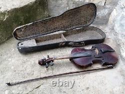Vieux Violon Bulgare En Bois Ancien, Instrument De Musique En Bois, Pour La Restauration
