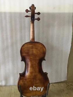 Violon 4/4 en érable européen flammé avec dos en épicéa, sculpté à la main, style antique No3