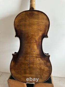 Violon 4/4 en érable flammé massif avec dos en érable, table en épicéa et finition antique style K4131.