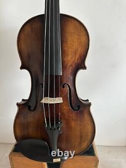 Violon 4/4 en érable flammé massif avec dos en érable, table en épicéa et finition antique style K4131.