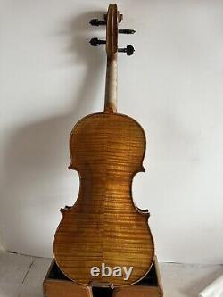 Violon 4/4 modèle Guarneri en érable flammé massif dos en épicéa dessus main style ancien 4167