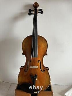 Violon 4/4 modèle Guarneri en érable flammé massif dos en épicéa dessus main style ancien 4167