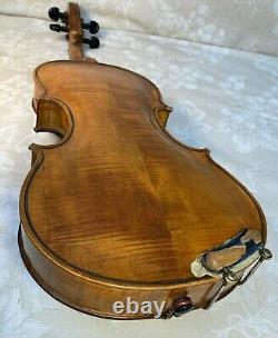 Violon ancien avec table en une seule pièce et dos en érable tigré en deux parties, filets incrustés, sans étiquette