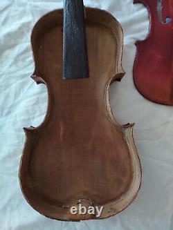 Violon ancien de taille 4/4, étiqueté AMATI, a besoin de restauration