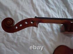 Violon ancien de taille 4/4, étiqueté AMATI, a besoin de restauration