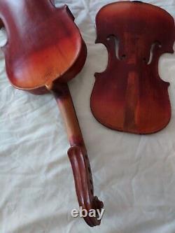 Violon ancien de taille 4/4, étiqueté AMATI, a besoin de restauration