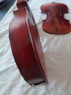 Violon ancien de taille 4/4, étiqueté AMATI, a besoin de restauration