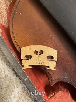 Violon ancien sans étiquette / étui en forme de cercueil de marque GSB